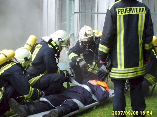 Übung der FF Bornim am Sportplatz